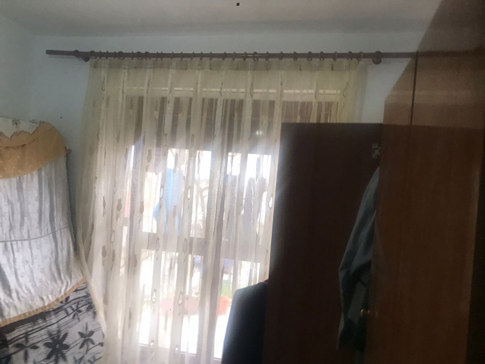 Tirane, shitet apartament 2+1+Ballkon Kati 1, 87 m² 118.000 € (ne fillim te rruges Myslym Keta Tirane.)