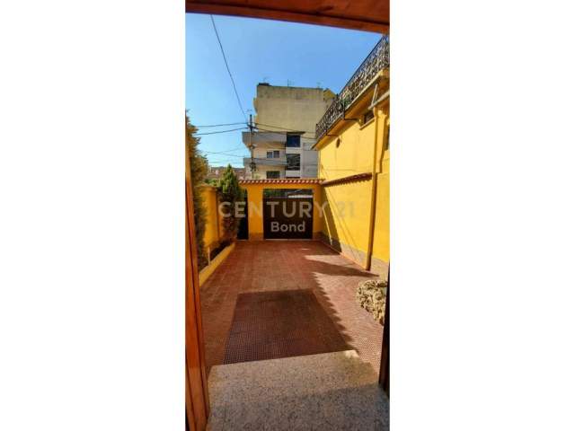 Tirane, jepet me qera Vile 3+1+BLK Kati 2, 210 m² 550 Euro (Rruga Tefta Tashko)