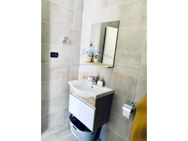 Tirane, jepet me qera Vile 1+1 Kati 1, 60 m² 480 Euro (Islam Alla)