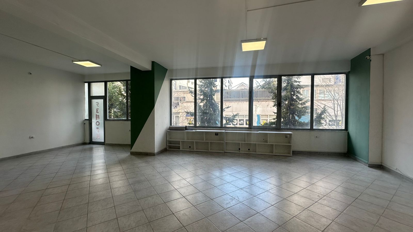 Qera, Ambient Biznesi, Brryli, Tiranë - 350€ | 80.5 m²