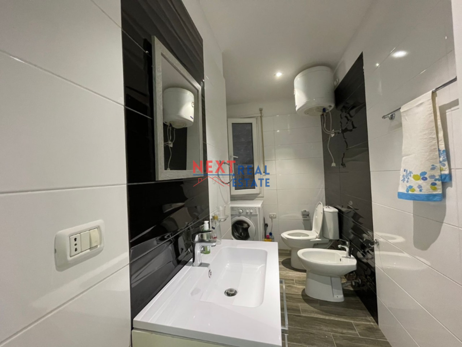 Vlore, jepet me qera apartament 2+1+Aneks+Ballkon , 140 m² 500 € (KISHA ORTODOKSE)