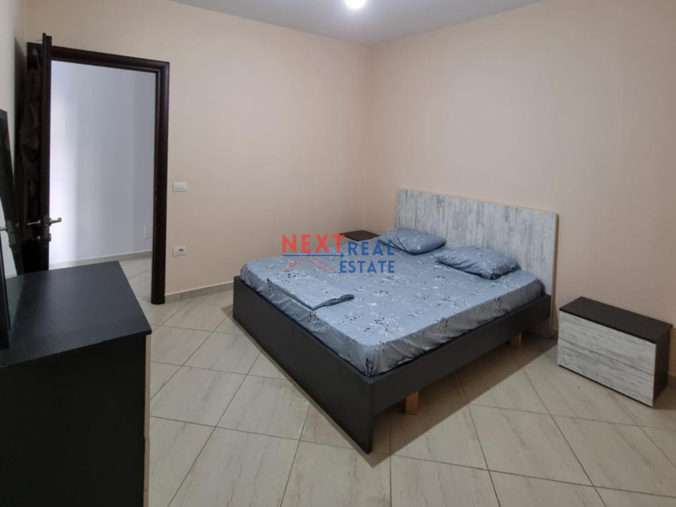 Vlore, jepet me qera apartament 2+1+Ballkon , 350 € (LUNGOMARE)