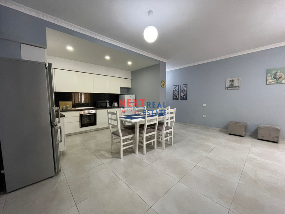 Vlore, jepet me qera apartament 2+1+Aneks+Ballkon , 140 m² 500 € (KISHA ORTODOKSE)