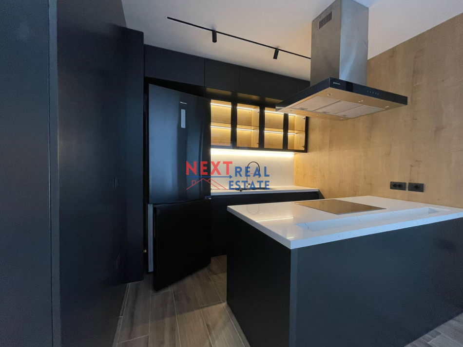Vlore, jepet me qera apartament 2+1+Ballkon , 700 € (LUNGOMARE)