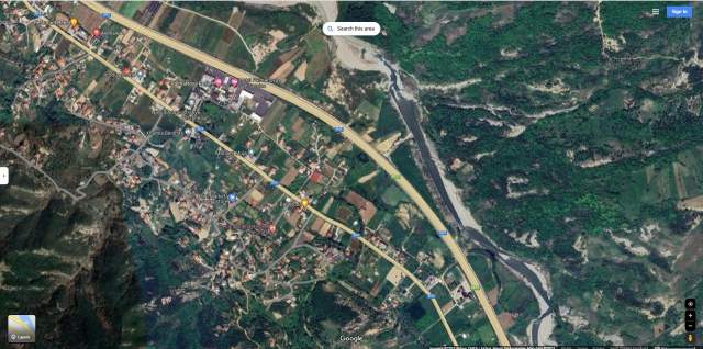 Tirane,-Shitet Tokë, Bërzhit,14 km nga qendra e Tiranës, buzë rrugës vjetër nacionale Tirane-Mullet-Berzhit-Elbasan, sip.2850m², Cmimi 75 €/m2, sapo k