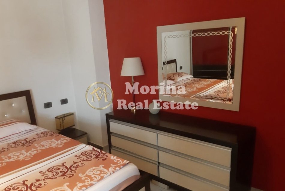 Tirane, jepet me qera apartament 3+1 Kati 6, 193 m² 900 € (21 Dhjetori)