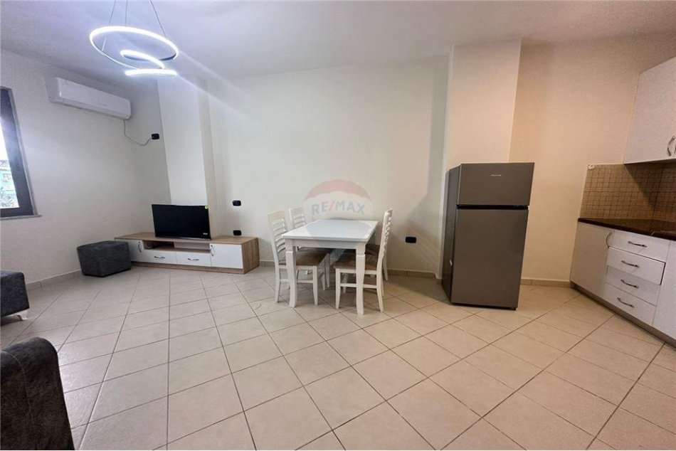 Apartament 1+1 per qira, Tregu Elektrik 400e