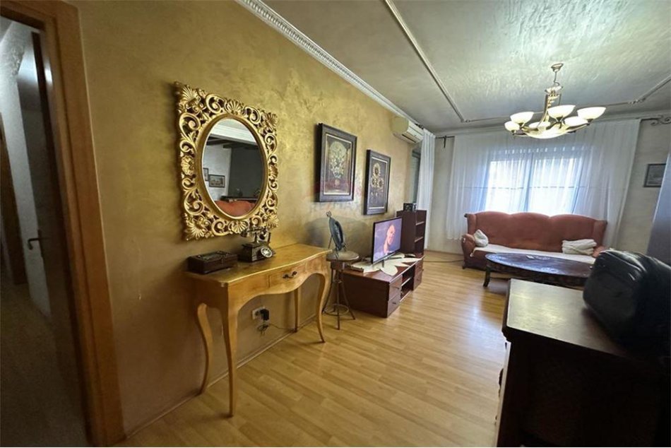 Tirane, jepet me qera apartament 3+1+Aneks+Ballkon, Kati 2, 140 m² 900€ (Zogu i zi - Perball Ring Center)