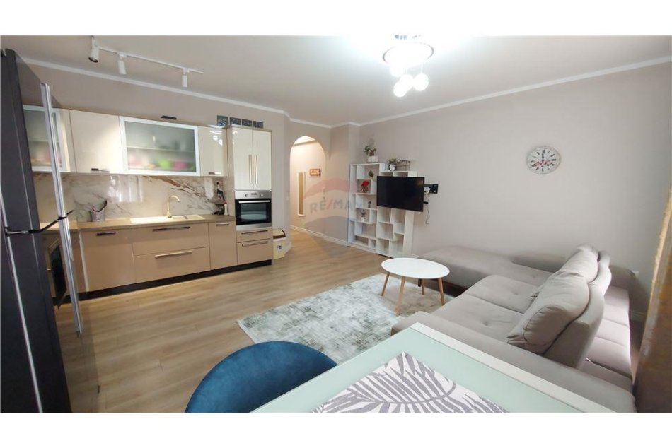 Tirane, jepet me qera apartament 1+1+Aneks+Ballkon Kati 2, 71 m² 530 € (Rruga Hamdi Sina)