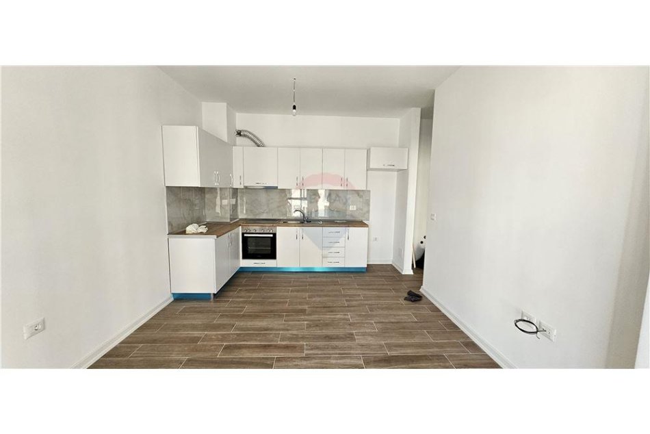 Tirane, jepet me qera apartament 2+1 , 76 m² 350 € (Xhanefizo Keko)