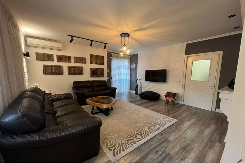 Tirane, jepet me qera apartament 1+1+Aneks+Ballkon , 550 € (Rruga Peti)