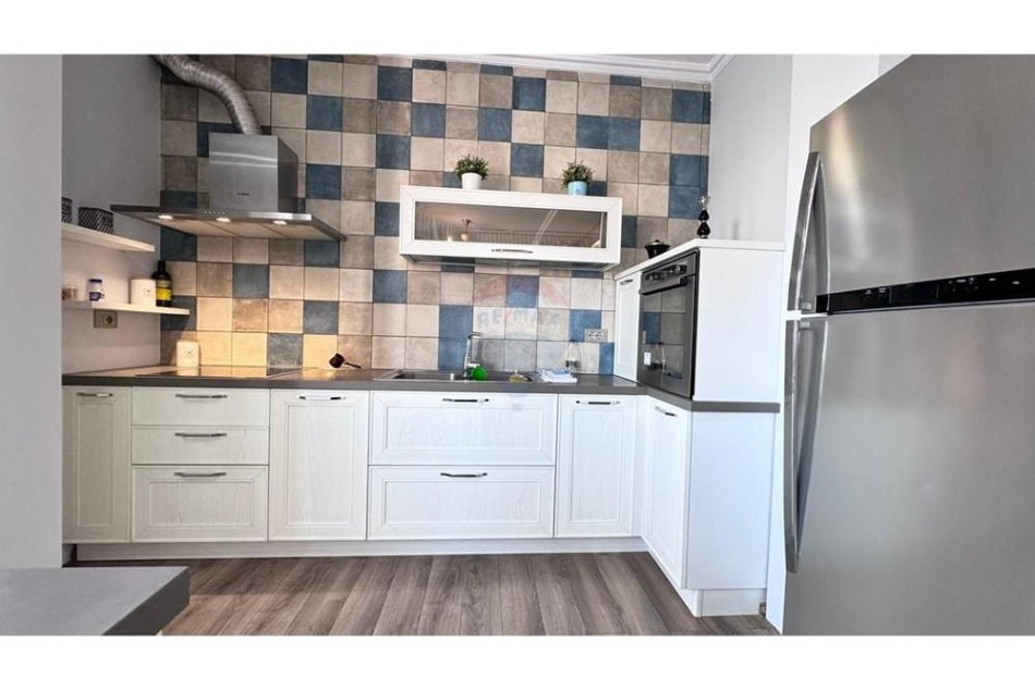 Tirane, jepet me qera apartament 1+1+Aneks+Ballkon , 90 m² 500 € (Fresku)