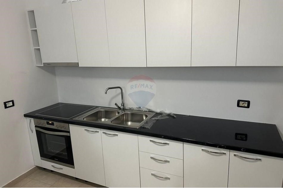 Tirane, jepet me qera apartament 2+1 Kati 7, 100 m² 500 € (APARTAMENT 2+1 PER QIRA NE ASTIR)