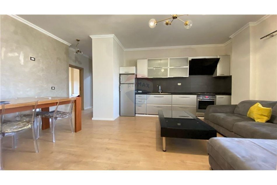 Tirane, jepet me qera apartament 2+1 , 96 m² 750 € (21 Dhjetori)