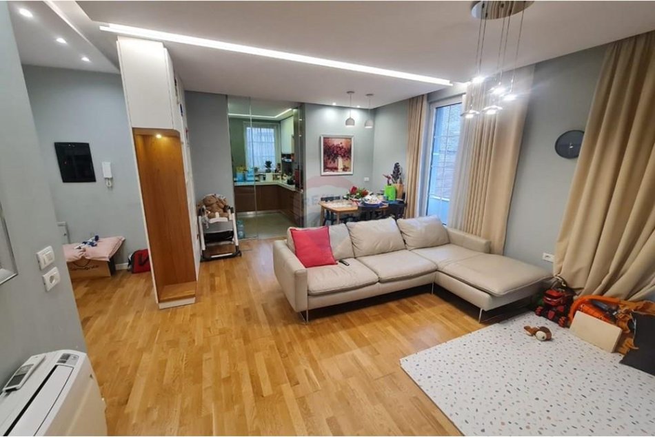 Tirane, shitet apartament 2+1+Aneks+Ballkon , 100 m² 220.000 € (Xhamlliku,)