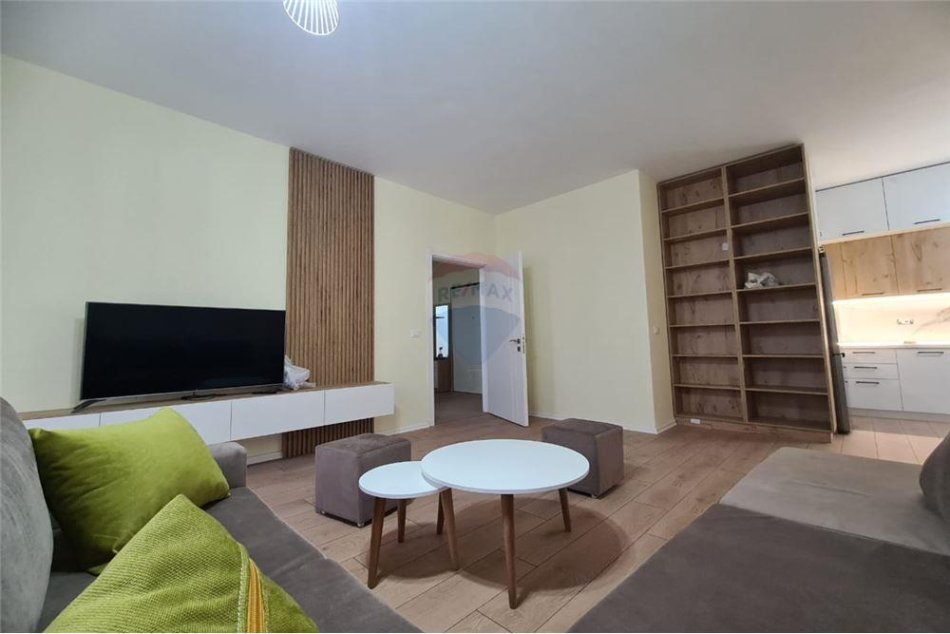 Tirane, jepet me qera apartament 2+1 Kati 5, 1.000 € (Rruga Skenderbeg)