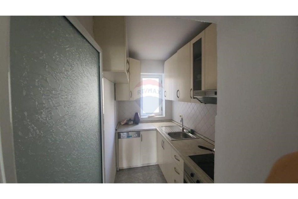 Tirane, jepet me qera apartament 2+1 Kati 2, 85 m² 500 € (Apartament 2+1 per qira te rruga e Elbasanit)