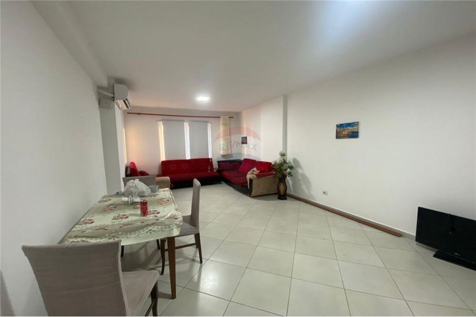 Tirane, jepet me qera apartament 2+1 , 90 m² 500 € (Apartament 2+1+2+ post parkimin me qera te SimaCo)