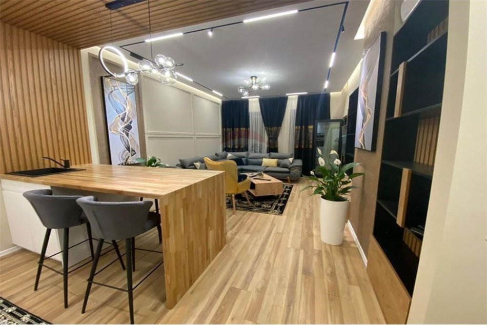 Tirane, jepet me qera apartament 1+1 , 75 m² 800 € (Apartament luksoz per qira tek Arlis!)