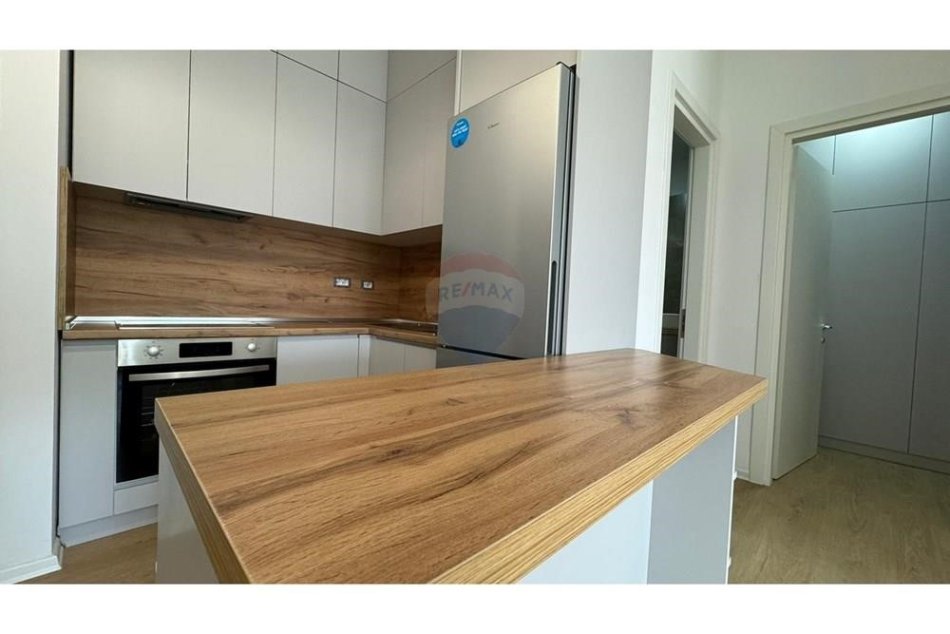 Tirane, jepet me qera 1+1 , 65 m² 750 € (Apartament 1+1 per qira ne Qender!)