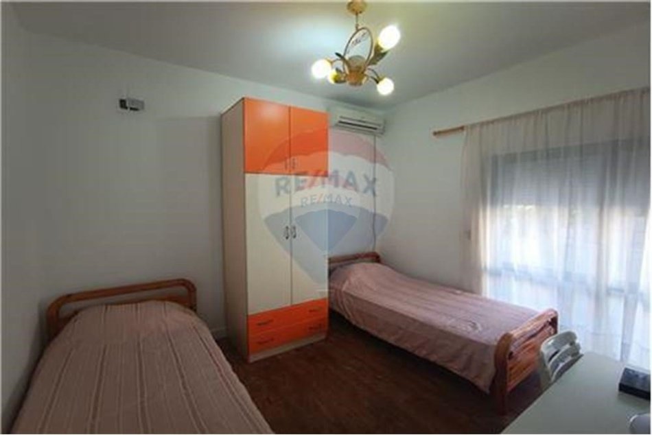 Tirane, jepet me qera apartament 2+1 Kati 2, 101 m² 600 € (Apartament 2+1+2 me qera tek Mine Peza)