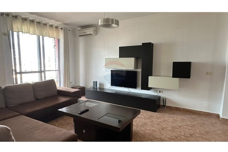 Tirane, jepet me qera apartament 2+1 , 100 m² 600 € (Pazari i Ri, Rruga Tefta Tashko,)