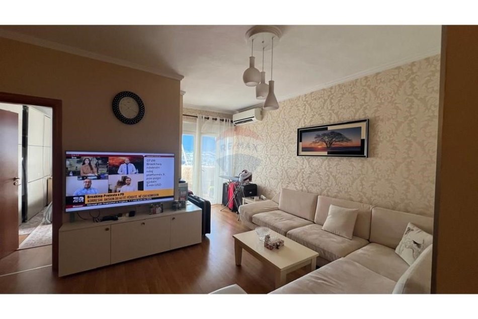 Tirane, shitet apartament 1+1 Kati 2, 62 m² 155.000 € (Apartament 1+1 ne qender te Tiranes!)