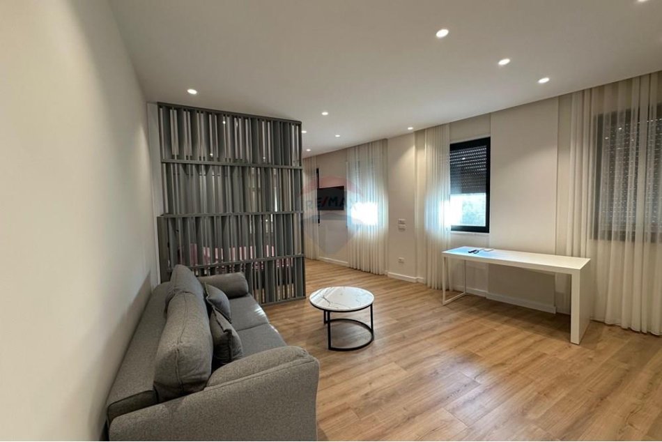 Tirane, jepet me qera apartament Kati 3, 55 m² 500 € (Liqeni i Thatë)