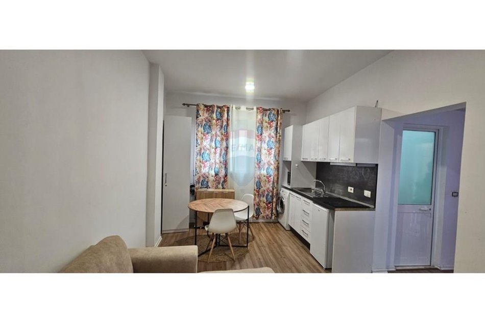 Tirane, jepet me qera apartament 1+1 Kati 5, 50 m² 550 € (Bllok)