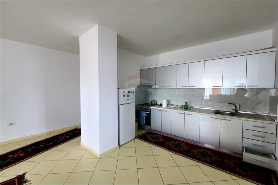 Tirane, jepet me qera apartament 2+1 Kati 1, 115 m² 350 € (Rruga Agon - Laprakë)