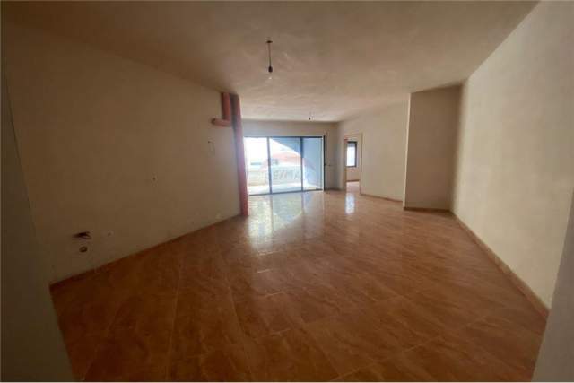 Vlore, shitet apartament 1+1+BLK Kati 3, 9.895 m² 103.000 Euro (Bulevardi Ismail Qemali)