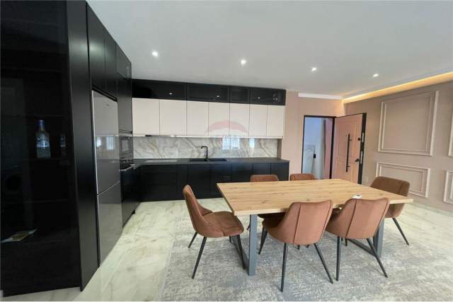 Tirane, jepet me qera apartament 3+1+BLK Kati 3, 130 m² 1.000 Euro (Sauk)