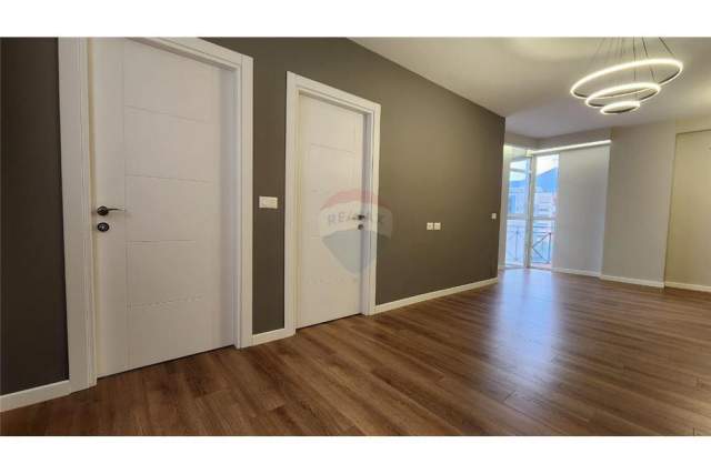 Tirane, shitet apartament 2+1+BLK Kati 4, 95 m² 196.000 Euro (Rruga Barrikadave)