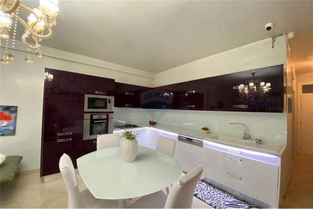 Vlore, shitet apartament 2+1 Kati 5, 136 m² 160.000 Euro (Rruga Transballkanike)