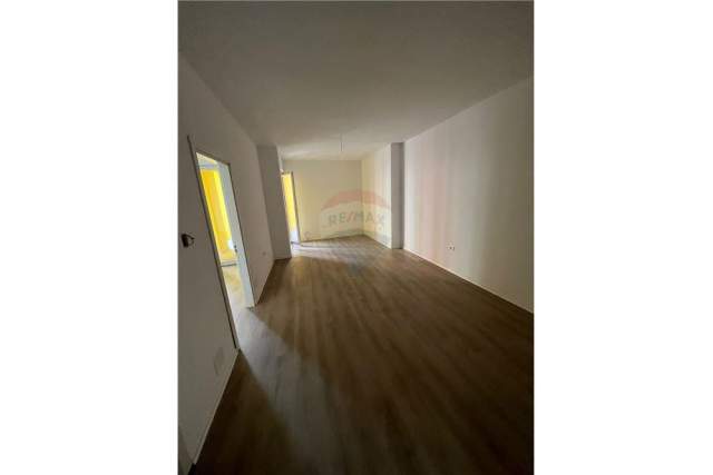 Tirane, shitet apartament 1+1+BLK Kati 3, 70 m² 77.000 Euro (Kompleksi Grand)