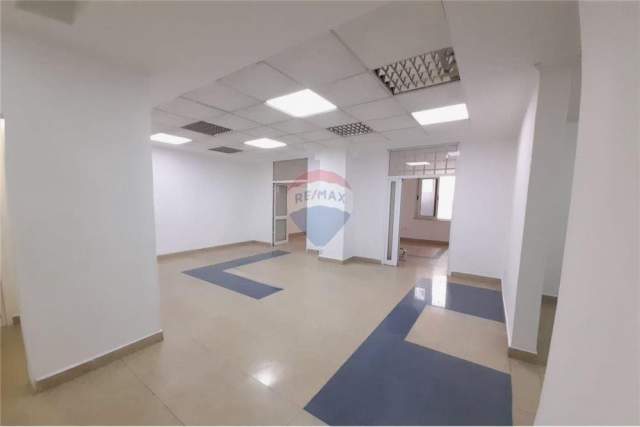 Tirane, jepet me qera zyre Kati 1, 130 m² 1.200 Euro (Reshit Collaku , Shallvaret)