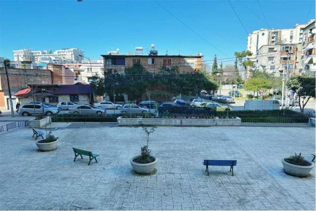 Tirane, jepet me qera ambjent biznesi Kati 1, 130 m² 500 Euro (Rruga Haxhi Hysen Dalliu)