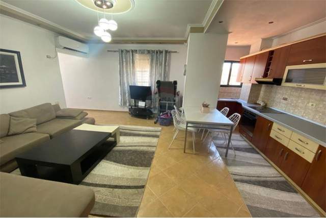 Tirane, jepet me qera apartament 1+1 63 m² 45.000 Leke (komuna e parisit)