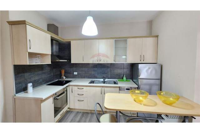 Tirane, jepet me qera apartament 1+1+BLK Kati 6, 70 m² 65.000 Leke (Kompleksi Delijorgji)