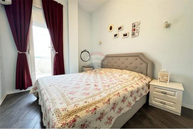 Tirane, jepet me qera apartament 2+1+BLK Kati 10, 108 m² 700 Euro (Rruga e Kavajes)