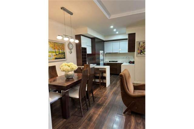 Tirane, jepet me qera apartament 3+1+BLK Kati 1, 90 m² 700 Euro (21 Dhjetori, Prane Kontaktit)
