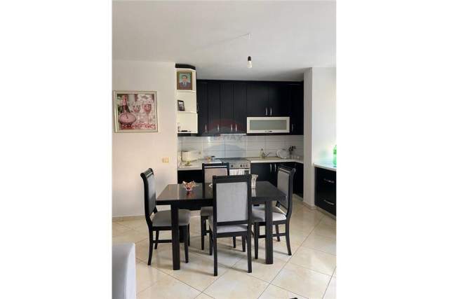 Tirane, jepet me qera apartament 2+1+A+BLK Kati 3, 111 m² 520 Euro (komuna parisit)