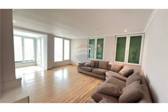 Tirane, jepet me qera apartament duplex 3+1+A+BLK Kati 7, 100 m² 1.500 Euro (komuna parisit)