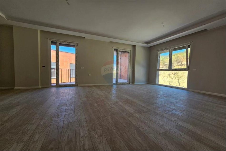 Shqiperi, shes apartament 3+1+Aneks+Ballkon Kati 2, 155 m² 248,000 € (TEG)