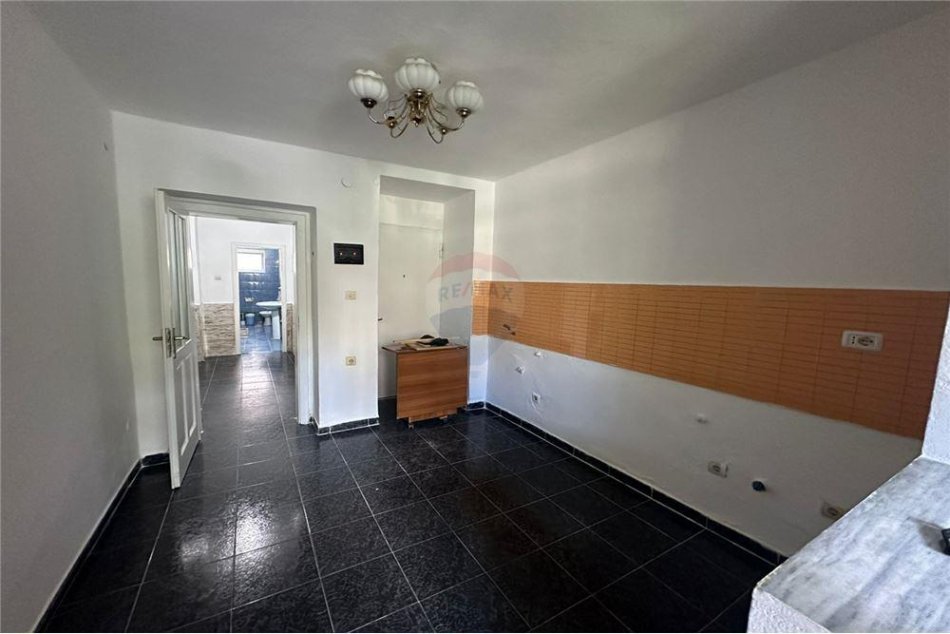 Tirane, shitet 2+1 Kati 2, 137.600 € (Muhamet Gjollesha)