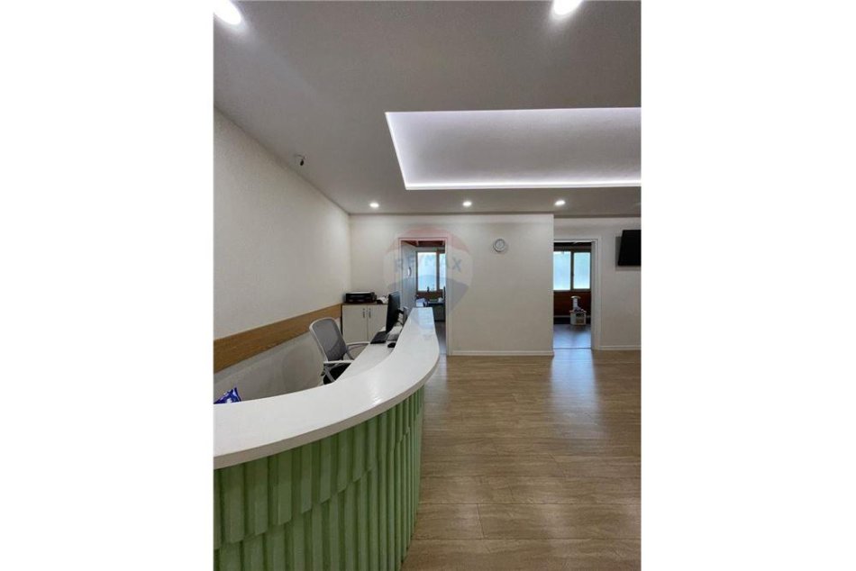 Tirane, jepet me qera Kati 2, 180 m² 1.850 € (Rrugae Kavajes)