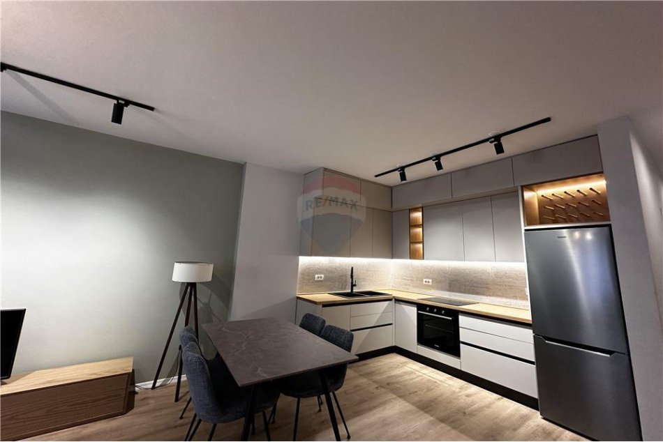 Shqiperi, jepet me qera 2+1+Ballkon Kati 3, 105 m² 800 € (Frosina Plaku)
