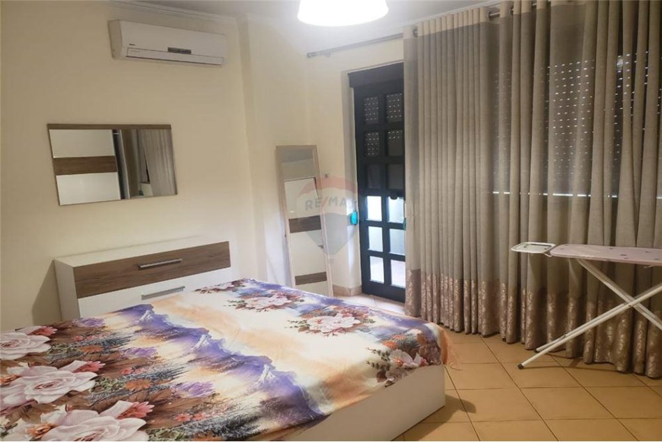 Tirane, jepet me qera apartament 1+1+Ballkon Kati 5, 70 m² 450 € (21 Dhjetori)
