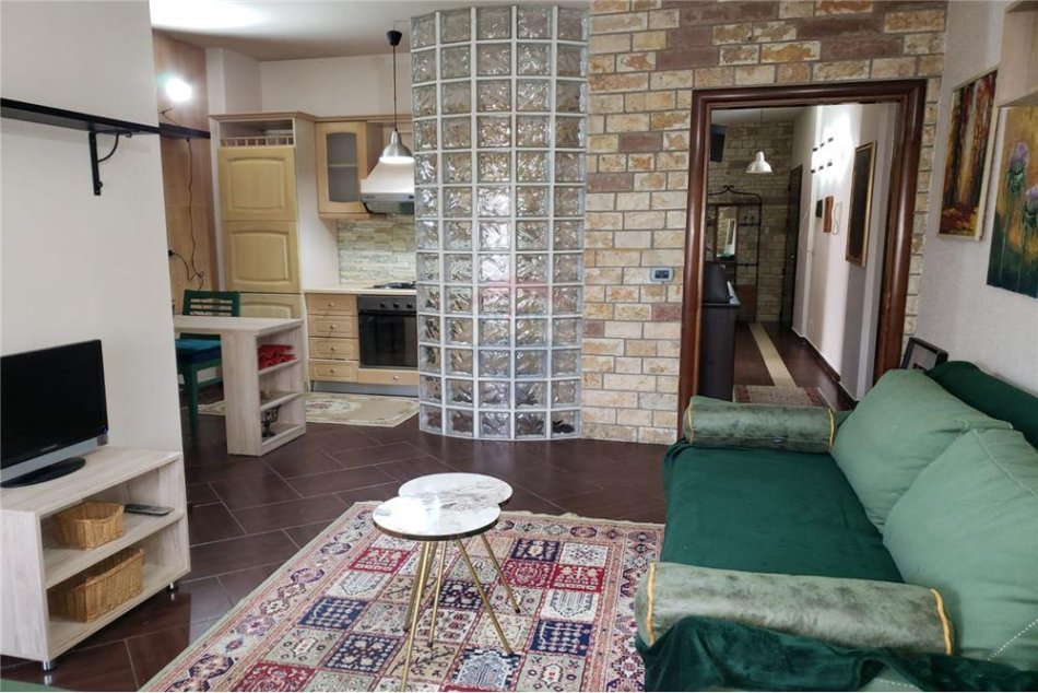 Tirane, jepet me qera apartament 1+1 Kati 3, 82 m² 550 € (Medar Shtylla)