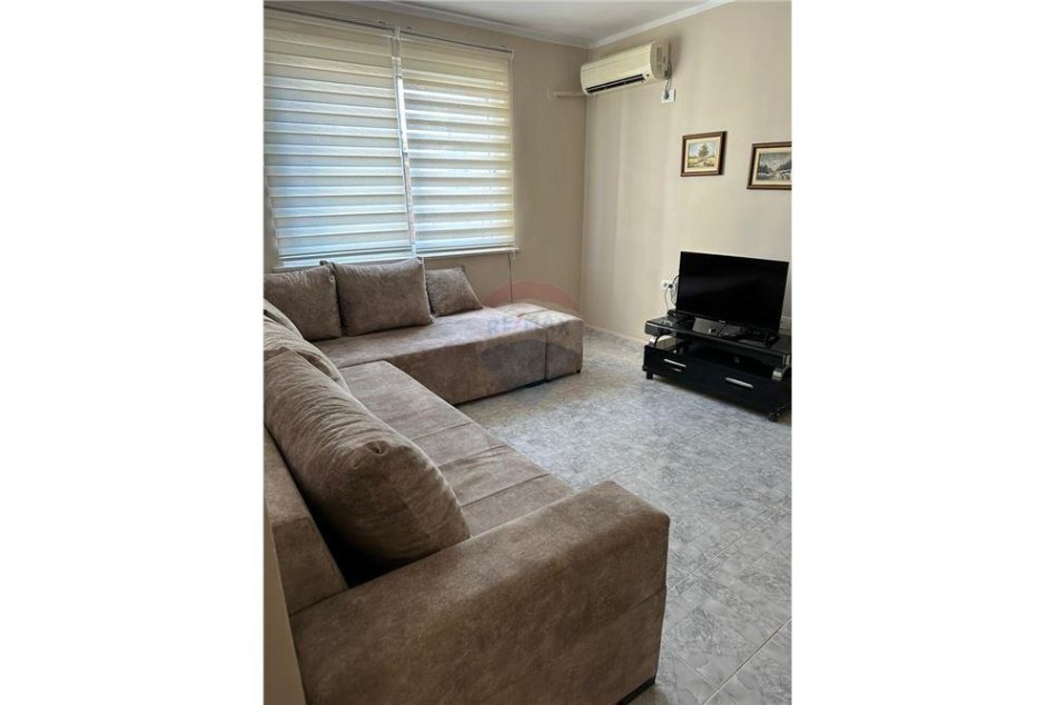 Tirane, jepet me qera 1+1+Ballkon Kati 5, 65 m² 500 € (Rruga e Kavajes)
